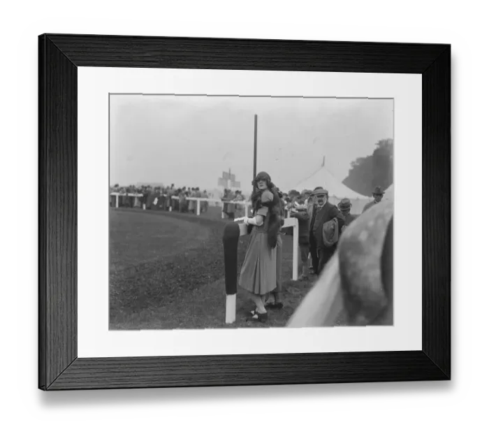Framed Print : Celebrities at Doncaster. Lady Ursula Grosvenor. 13 September 1922