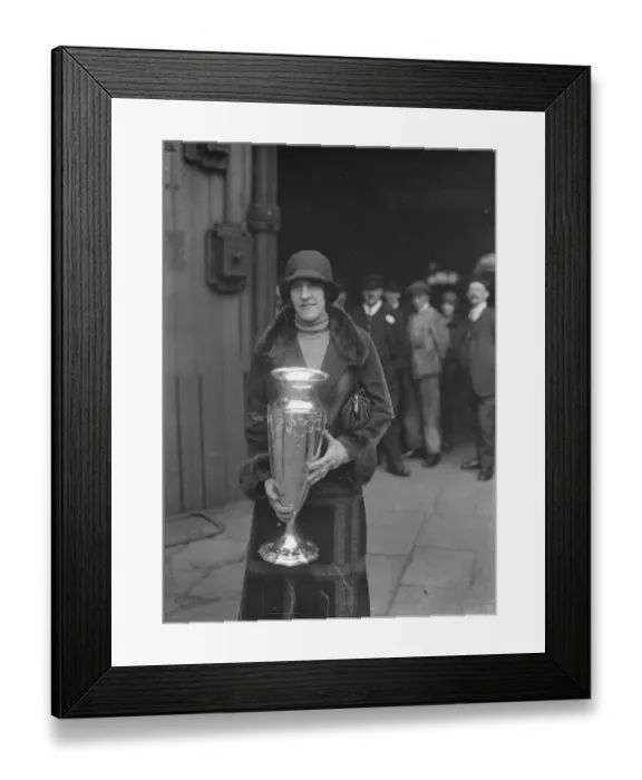 Framed Print : British womens tennis team arrives home from America Mrs Lambert Chambers photographed Framed Print : British womens tennis team arrives home from America Mrs Lambert Chambers photographed