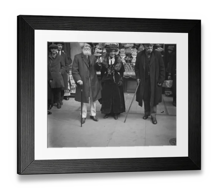 Framed Print : Royal Maundy ceremony at Westminster Abbey Mr and Mrs Thomas Jenner, both aged Framed Print : Royal Maundy ceremony at Westminster Abbey Mr and Mrs Thomas Jenner, both aged