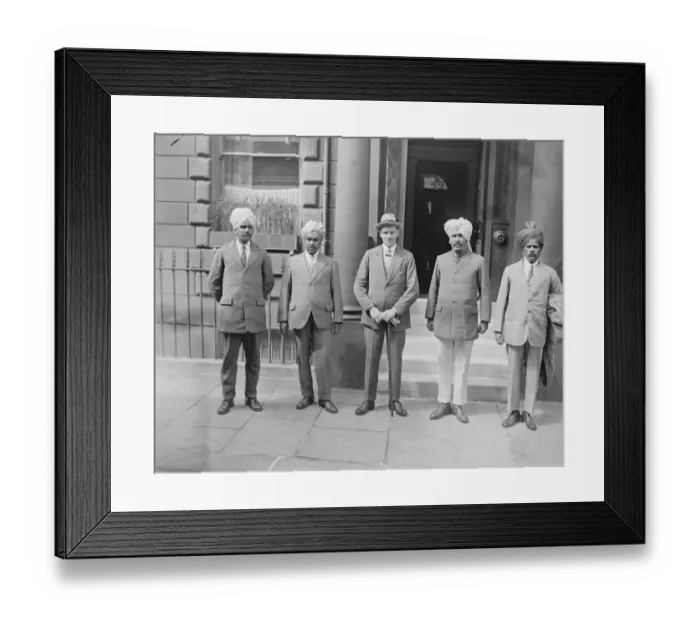 Framed Print : The Kings Indian Orderly officers for 1922 have just arrived in London left to Framed Print : The Kings Indian Orderly officers for 1922 have just arrived in London left to