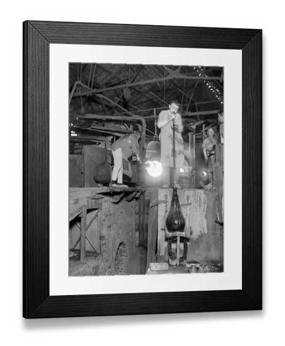 Framed Print : Capturing the Glass Trade at the Willesden Glass. The man nearest the camera is