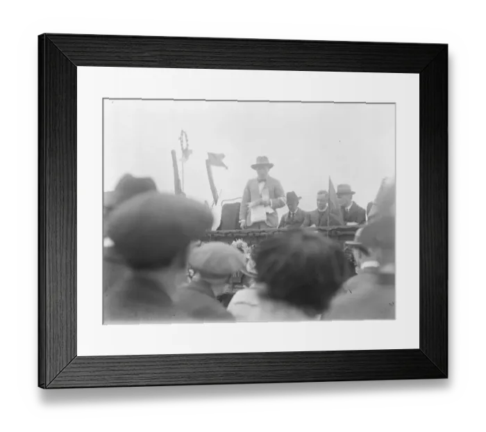 Framed Print : Demonstration in Hyde Park against war. Mr Skene MacKay, the Marshal of the meeting, speaking