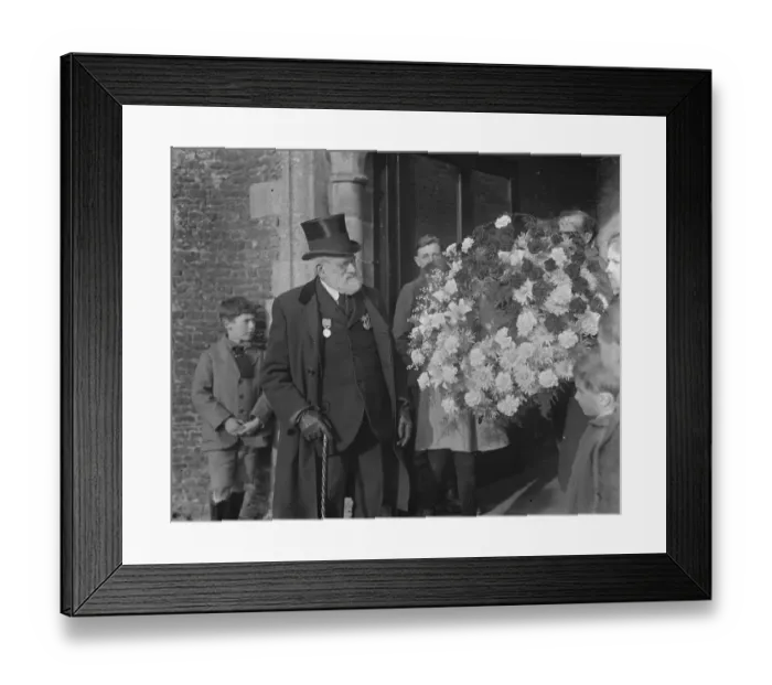 Framed Print : Survivor of crew escorted Queen Alexandra 62 years ago visits Sandringham Church Framed Print : Survivor of crew escorted Queen Alexandra 62 years ago visits Sandringham Church