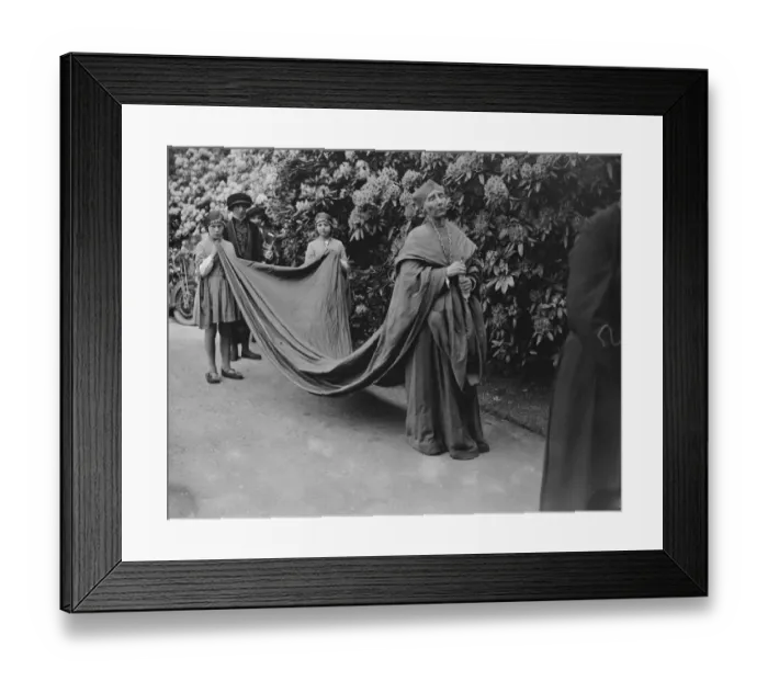 Framed Print : Henry VIII by an all women cast, at Westerham, Miss Granville Streatfeild as Cardinal Framed Print : Henry VIII by an all women cast, at Westerham, Miss Granville Streatfeild as Cardinal