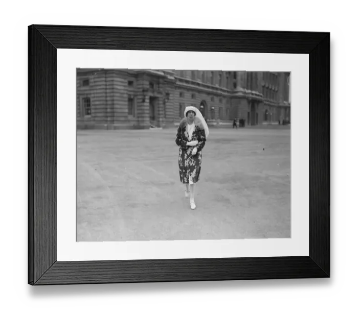 Framed Print : The King holds and investiture at Buckingham Palace. Miss Forsyth Grant, who received Framed Print : The King holds and investiture at Buckingham Palace. Miss Forsyth Grant, who received