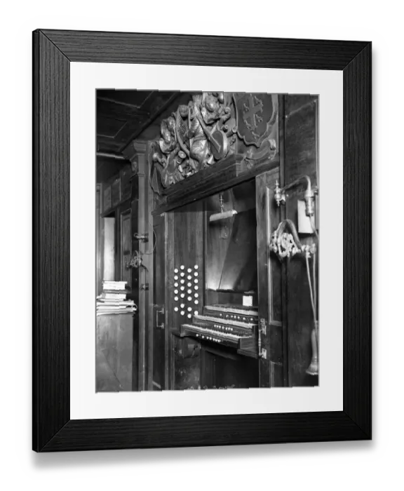 Framed Print : Mendelssohns organ at Christ Church, Newgate Street. 20 October 1922