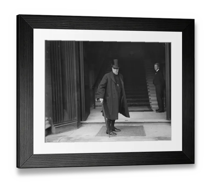 Framed Print : Lord Davidson of Lambeth takes his seat in the house of Lords. Lord Davidson of