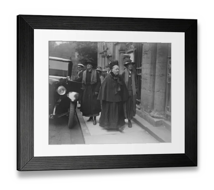 Framed Print : Accuser of Mrs Gooding Charged E Swan a laundress, was charged at Arundel Police Framed Print : Accuser of Mrs Gooding Charged E Swan a laundress, was charged at Arundel Police