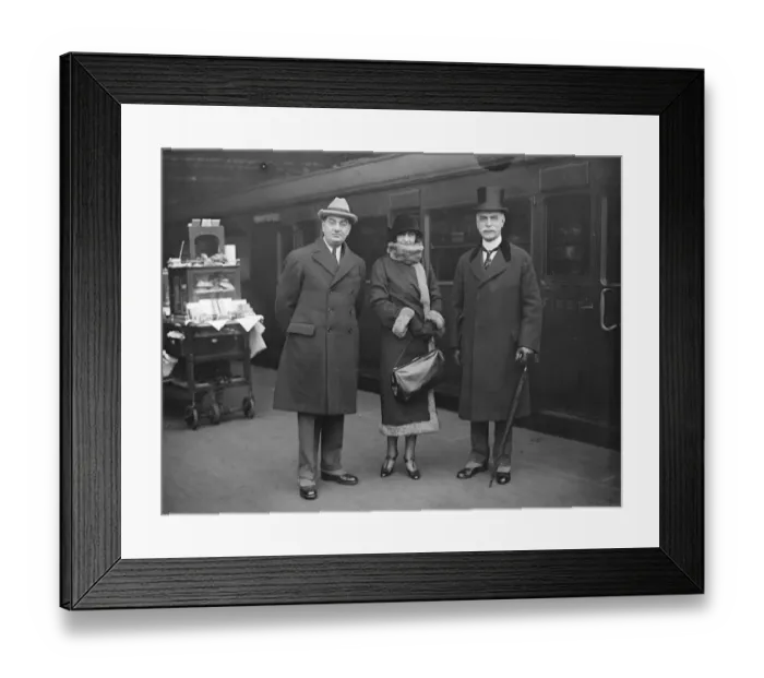 Framed Print : Chilean Minister seen off by Spanish Ambassador. Senor Don A Edwards, the Chilean Minister