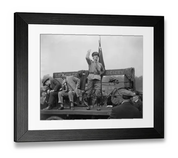 Framed Print : May Day Labour demonstration in Hyde Park. Commander J Snooks addressing one of the meetings