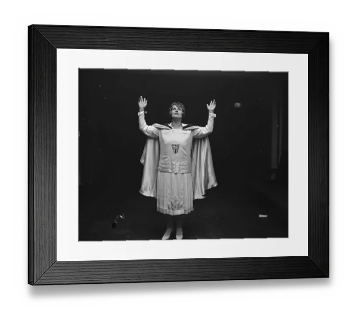 Framed Print : To drive the devil out of Great Britain. Mrs Aimee McPherson the Los Angeles hot - gospeller Framed Print : To drive the devil out of Great Britain. Mrs Aimee McPherson the Los Angeles hot - gospeller