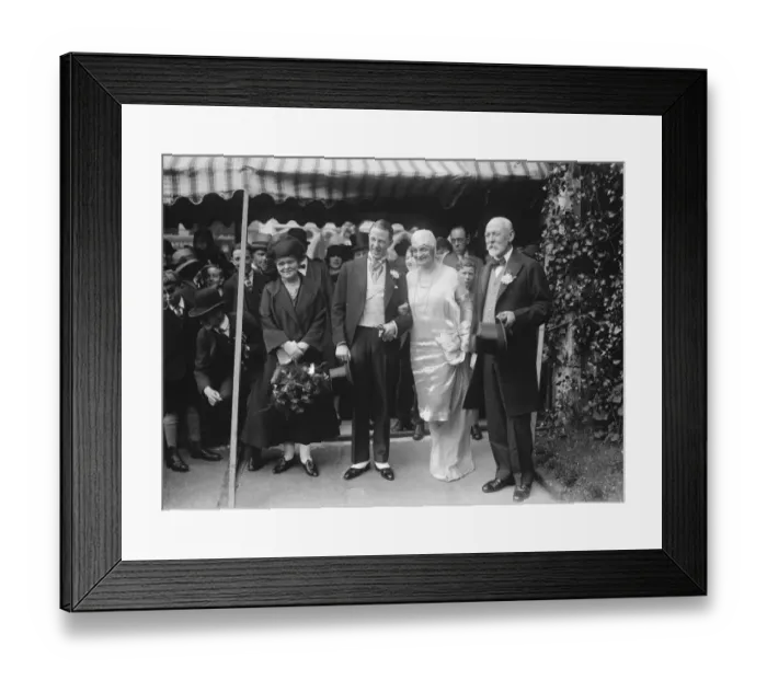 Framed Print : Miss E Scotney was married at St Clement Danes to Mr D H Russell. Bride and Bridegroom Framed Print : Miss E Scotney was married at St Clement Danes to Mr D H Russell. Bride and Bridegroom
