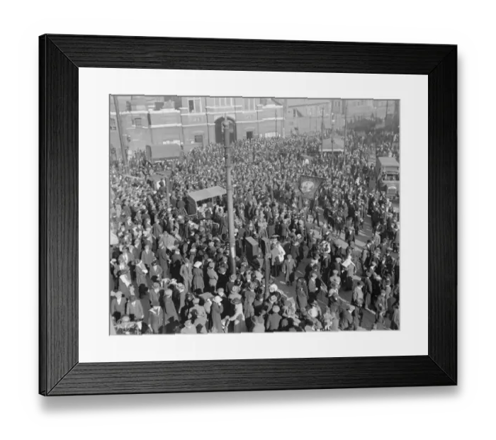 Framed Print : 10, 000 ex - soldiers march from Woolwich Arsenal to see the Premier. 6 March 1920 Framed Print : 10, 000 ex - soldiers march from Woolwich Arsenal to see the Premier. 6 March 1920