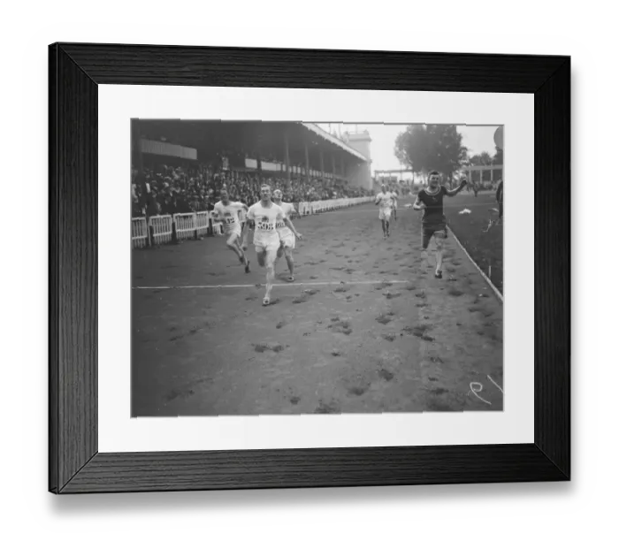 Framed Print : Olympic Games at Antwerp Albert Hill ( Great Britain ) great victory in the 800