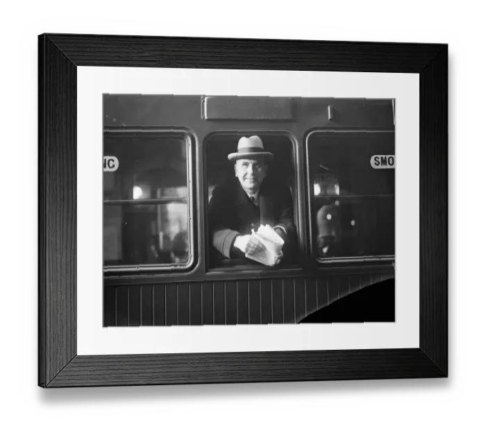 Framed Print : Sir Robert Horne leaves on important financial mission to the east. Sir Robert
