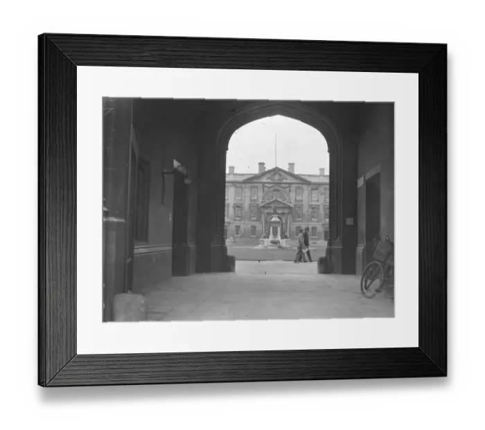 Framed Print : Cambridge University; A view through the entrance arch to Kings College showing Framed Print : Cambridge University; A view through the entrance arch to Kings College showing