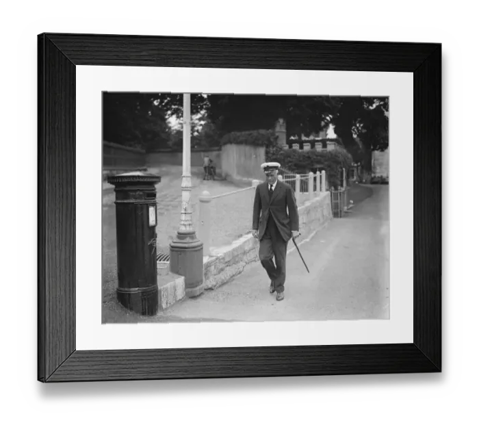 Framed Print : Society assembling at Cowes for Regatta Week. Major Heckstall - Smith - Secretary Framed Print : Society assembling at Cowes for Regatta Week. Major Heckstall - Smith - Secretary