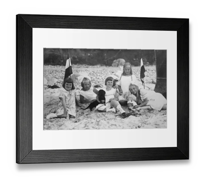Framed Print : The ex Crown Prince of Germanys daughters. Photographed at the sea side with their cousins Framed Print : The ex Crown Prince of Germanys daughters. Photographed at the sea side with their cousins