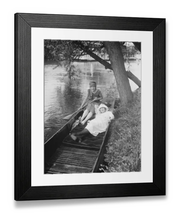 Framed Print : Heat wave scenes on the river 6 June 1925