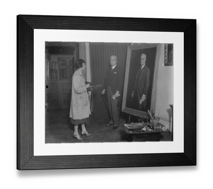 Framed Print : Viscount Falkland poses for his portrait by Mrs Dorothy Macavity at her London studio Framed Print : Viscount Falkland poses for his portrait by Mrs Dorothy Macavity at her London studio