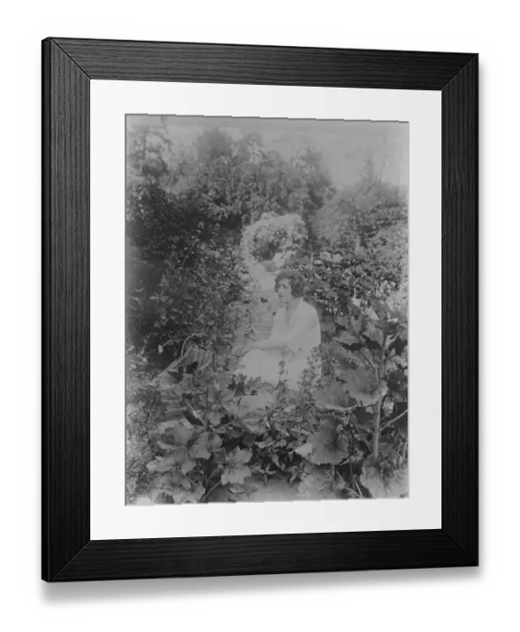 Framed Print : The Lady of the Rose at home. Miss Phyllis Dare at her beautiful country home Framed Print : The Lady of the Rose at home. Miss Phyllis Dare at her beautiful country home