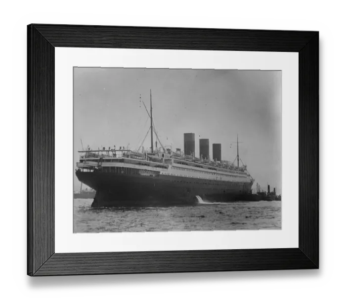 Framed Print : The SS Paris goes aground off Brooklyn, as she leaves dock for Plymouth. The French liner