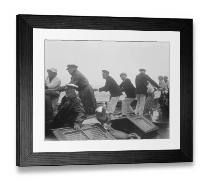 Framed Print : The Kings Yacht Britannia in Race at Cowes on Isle of Wight, of the South Coast
