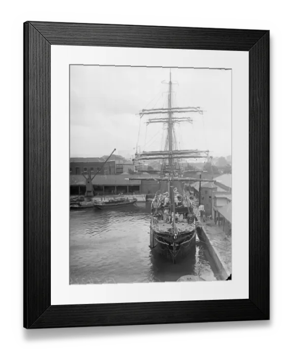 Framed Print : The voyage of the Discovery to the South Pole. The Discovery in the East India Dock Framed Print : The voyage of the Discovery to the South Pole. The Discovery in the East India Dock