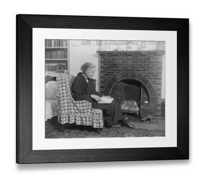 Framed Print : First woman Labour MP at home. Miss Susan Lawrence resting at her London residence Framed Print : First woman Labour MP at home. Miss Susan Lawrence resting at her London residence