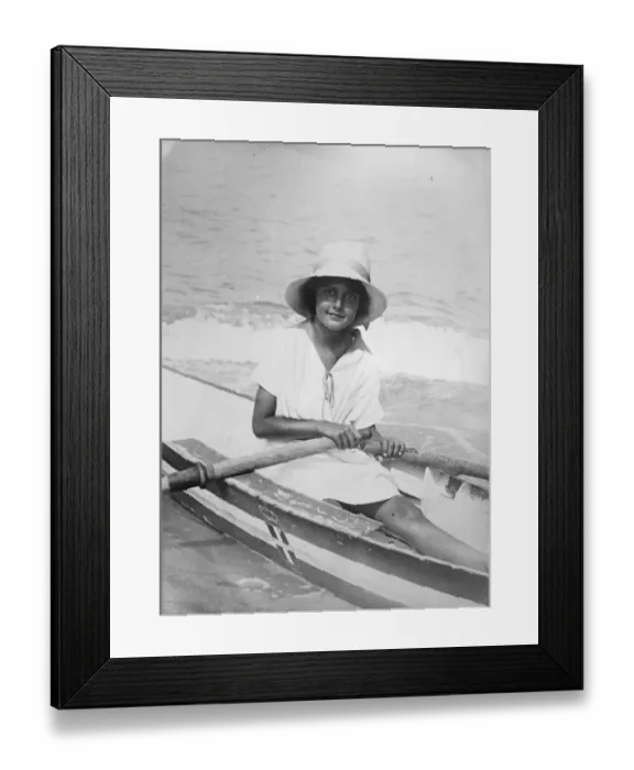 Framed Print : A right Royal holiday. Princess Maria of Italy photographed while out for a row Framed Print : A right Royal holiday. Princess Maria of Italy photographed while out for a row