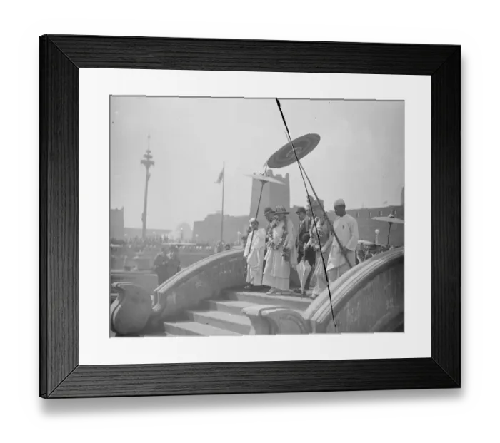 Framed Print : The Rumanian Royal visit. Burmese in attendance upon the Queen and the Queen of Framed Print : The Rumanian Royal visit. Burmese in attendance upon the Queen and the Queen of