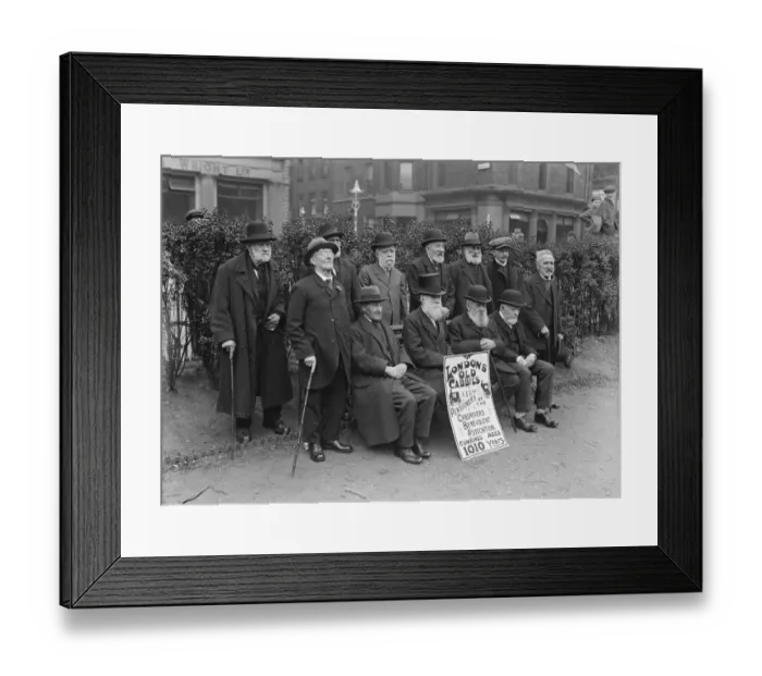 Framed Print : Twelve of the old boys who lorded it in the streets of London with hansom and growler Framed Print : Twelve of the old boys who lorded it in the streets of London with hansom and growler