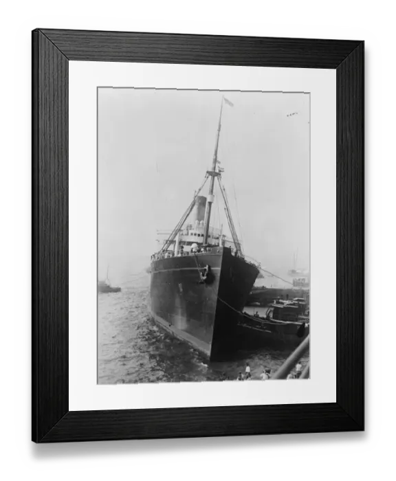 Framed Print : Ss Arabic limps into New York port after fighting terrific hurricane. 6 September 1924 Framed Print : Ss Arabic limps into New York port after fighting terrific hurricane. 6 September 1924