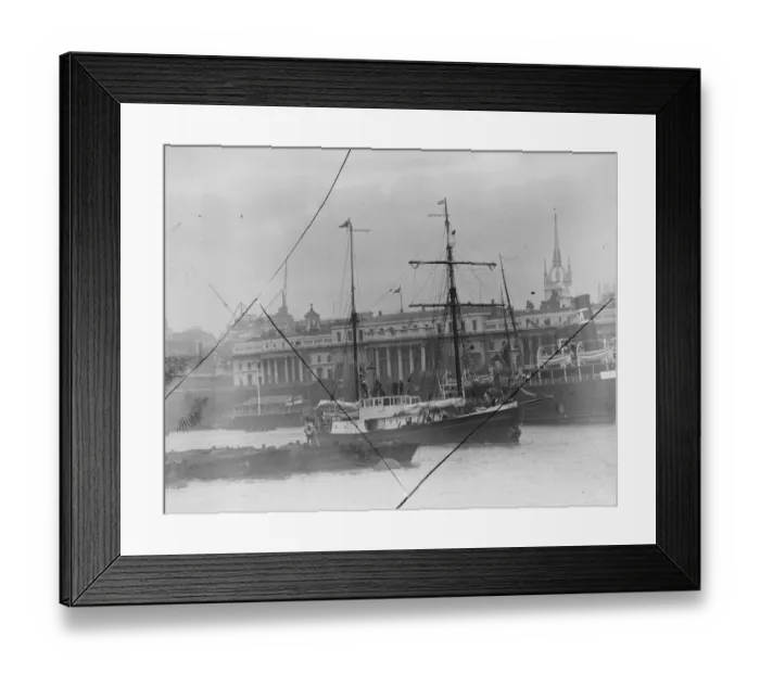 Framed Print : Shackleton - Rowett Expedition sails for the Antarctic. The Quest leaving the London dock Framed Print : Shackleton - Rowett Expedition sails for the Antarctic. The Quest leaving the London dock