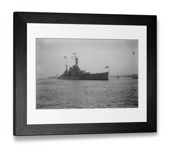 Framed Print : The Prince of Waless homecoming. HMS Repulse a Renown-class battlecruiser nearing Portsmouth Framed Print : The Prince of Waless homecoming. HMS Repulse a Renown-class battlecruiser nearing Portsmouth