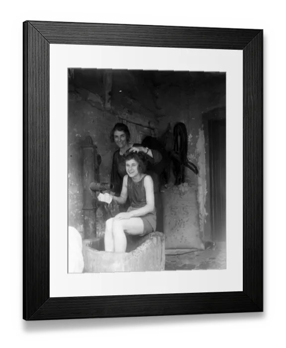 Framed Print : Miss Edna Maude, seventeen year old dancer on holiday in Somerset. Having a wash Framed Print : Miss Edna Maude, seventeen year old dancer on holiday in Somerset. Having a wash
