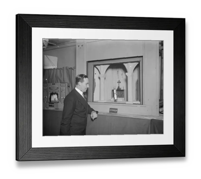 Framed Print : Sir Barry Jackson opens British model theatre guilds exhibition at Upper John Street Framed Print : Sir Barry Jackson opens British model theatre guilds exhibition at Upper John Street