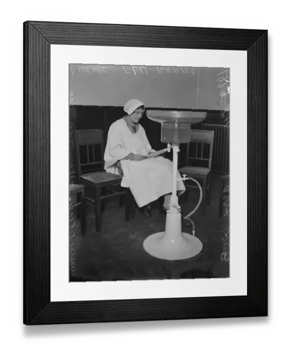 Framed Print : White robed figures at Englands first inhalatorium. Fumes that kill the flu germ Framed Print : White robed figures at Englands first inhalatorium. Fumes that kill the flu germ