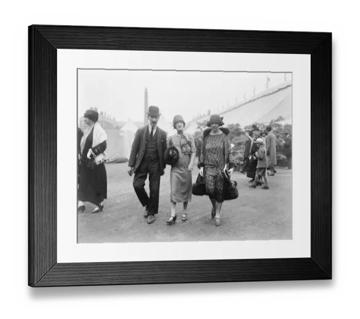 Framed Print : Chelsea flower show. The Countess of Oxford and Mrs Norman Holden. 20 May 1925 Framed Print : Chelsea flower show. The Countess of Oxford and Mrs Norman Holden. 20 May 1925