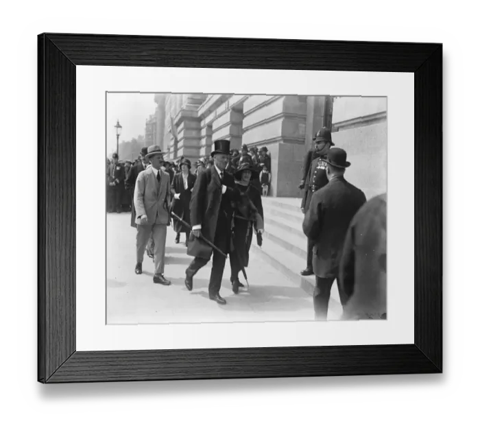 Framed Print : The King opens the new county hall Dr Macnamara and daughter arriving 17 July 1922 Framed Print : The King opens the new county hall Dr Macnamara and daughter arriving 17 July 1922