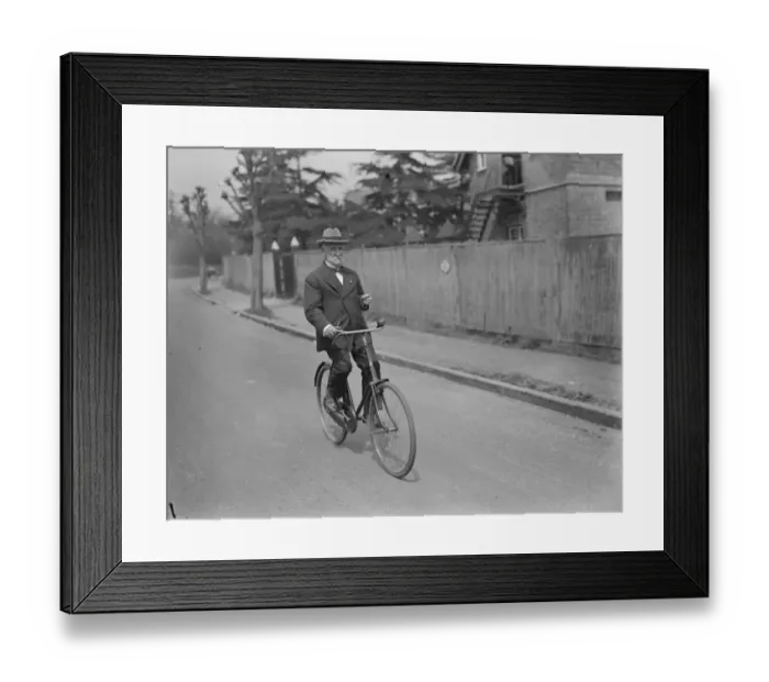 Framed Print : Sir William Carter, Mayor of Windsor, photographed on the occasion of his 80th birthday Framed Print : Sir William Carter, Mayor of Windsor, photographed on the occasion of his 80th birthday