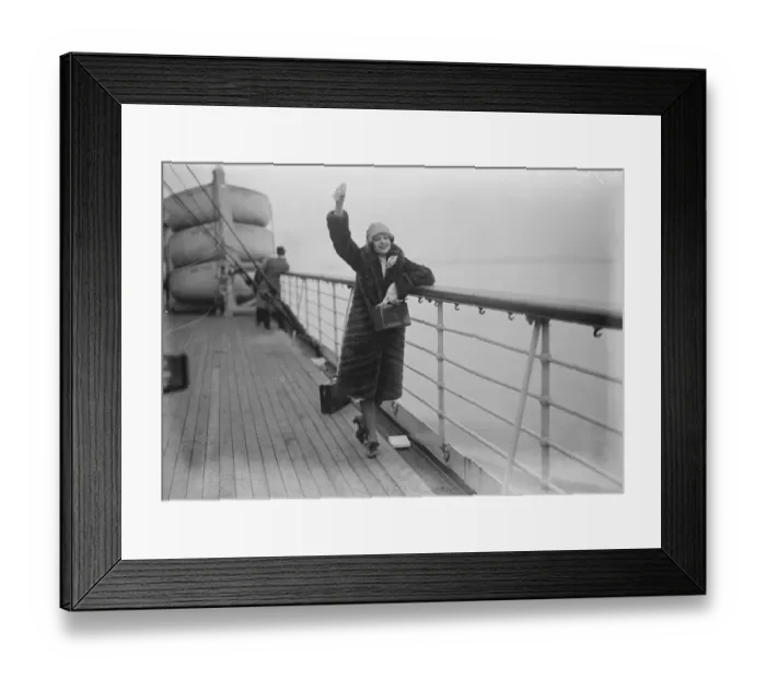 Framed Print : Miss Fay Marbe, the American musical comedy actress, photographed on arrival at Southampton Framed Print : Miss Fay Marbe, the American musical comedy actress, photographed on arrival at Southampton