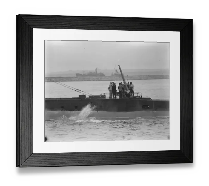 Framed Print : HMS Submarine No 3 Showing the gun crew of the M 3 testing the 3 inch anti aircraft Framed Print : HMS Submarine No 3 Showing the gun crew of the M 3 testing the 3 inch anti aircraft