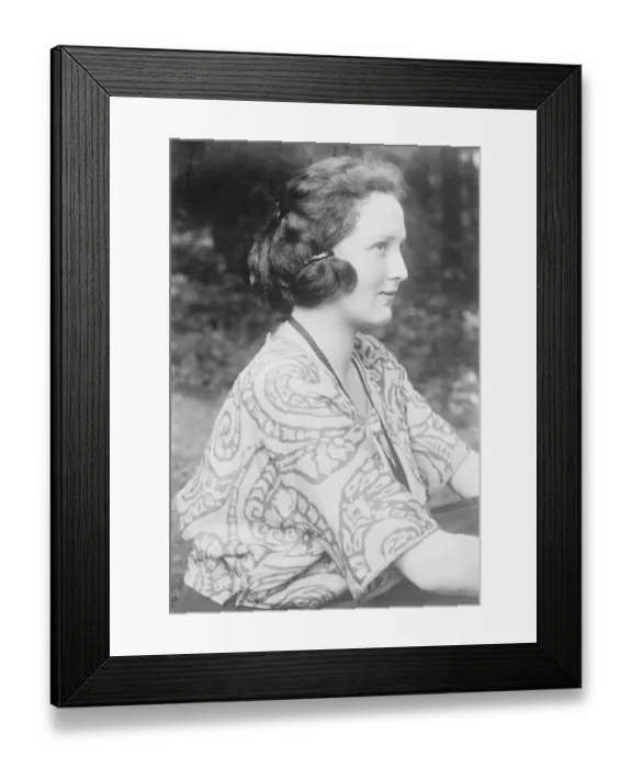 Framed Print : Romantic xmas bride. Mlle Elsa Brand, of St Gall, Switzerland, who in defiance Framed Print : Romantic xmas bride. Mlle Elsa Brand, of St Gall, Switzerland, who in defiance