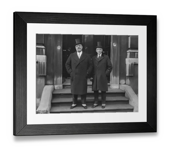 Framed Print : Italy and Britian agree on debt settlement. Count Volpi and Mr Churchill arrived