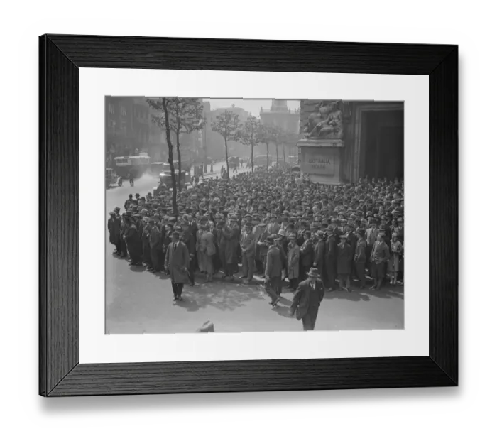 Framed Print : General Election, 1929 Crowd waiting outside Australia house 31 May 1929 Framed Print : General Election, 1929 Crowd waiting outside Australia house 31 May 1929