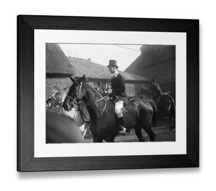 Framed Print : Duke of York attends opening Meet of the Pytchley Hunt. 5 November 1928