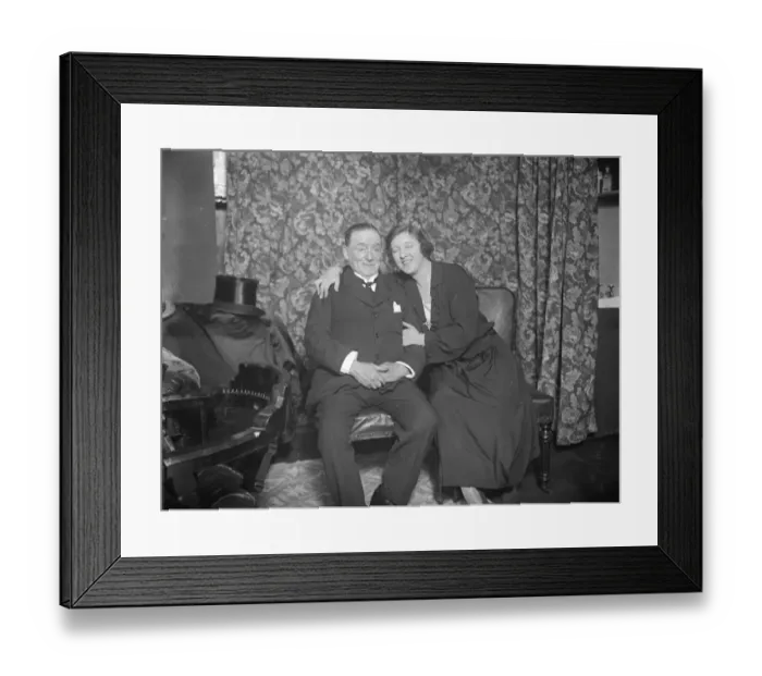 Framed Print : Fifty years on the stage. Mr Arthur Roberts with Miss Violet Lorraine at the Alhambra Theatre Framed Print : Fifty years on the stage. Mr Arthur Roberts with Miss Violet Lorraine at the Alhambra Theatre