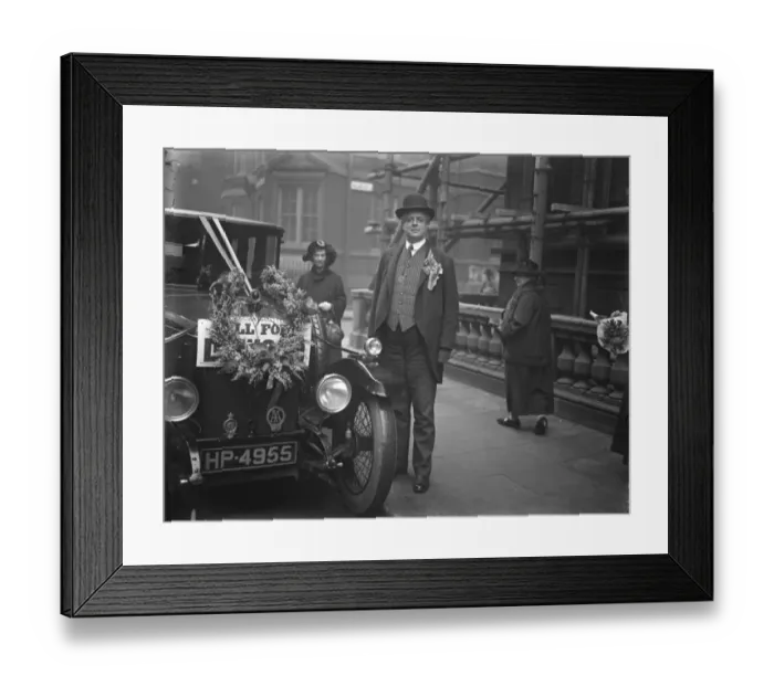 Framed Print : Sir Philip Dawson ( Unionist candidate for West Lewisham ) votes in Westminster division Framed Print : Sir Philip Dawson ( Unionist candidate for West Lewisham ) votes in Westminster division