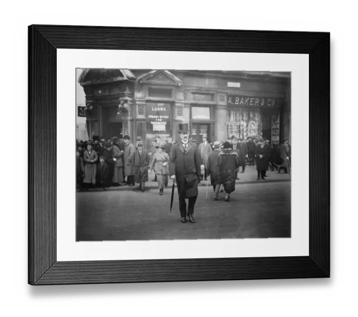 Framed Print : The House of Commons Re Assembles in London Mr Nevill Chamberlain arriving 13 November